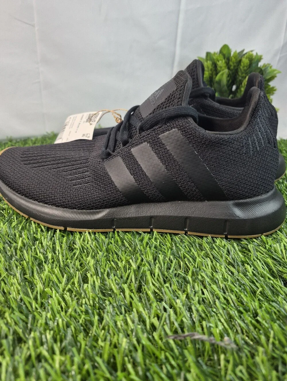 Adidas Swift Run 1.0 Men’s 7.5 Black Gum Running Shoes IE7476 NWT